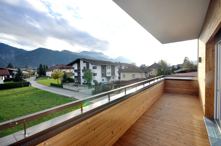 Balkon und Wohnumfeld der Mehrparteienhäuser K1 und K2 in Kundl