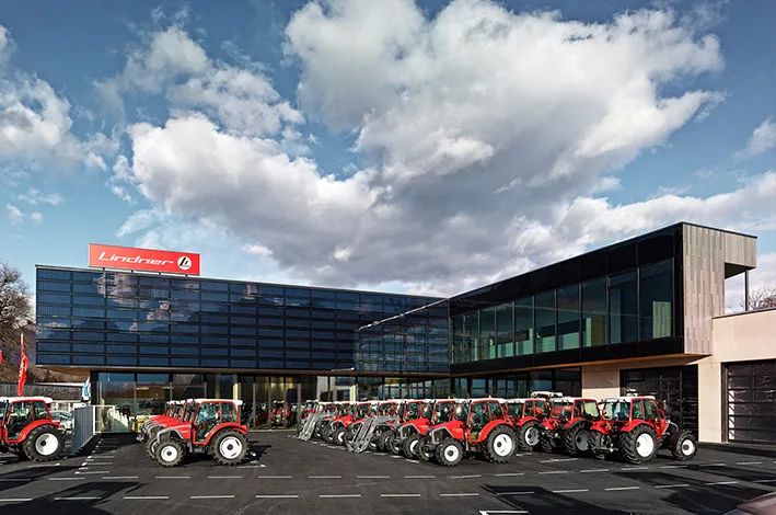 Außenansicht des Traktorenwerks Lindner