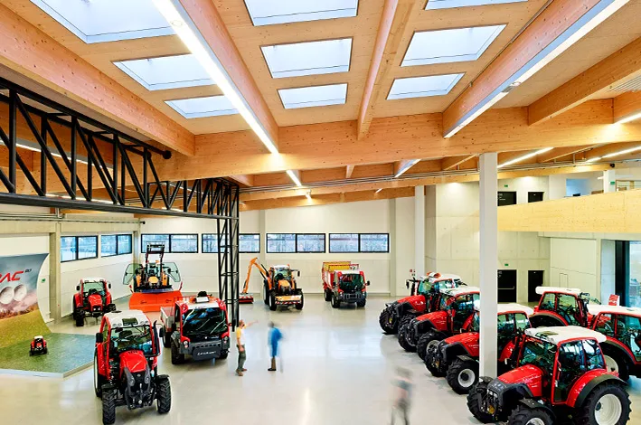 Halle im Traktorenwerk Lindner
